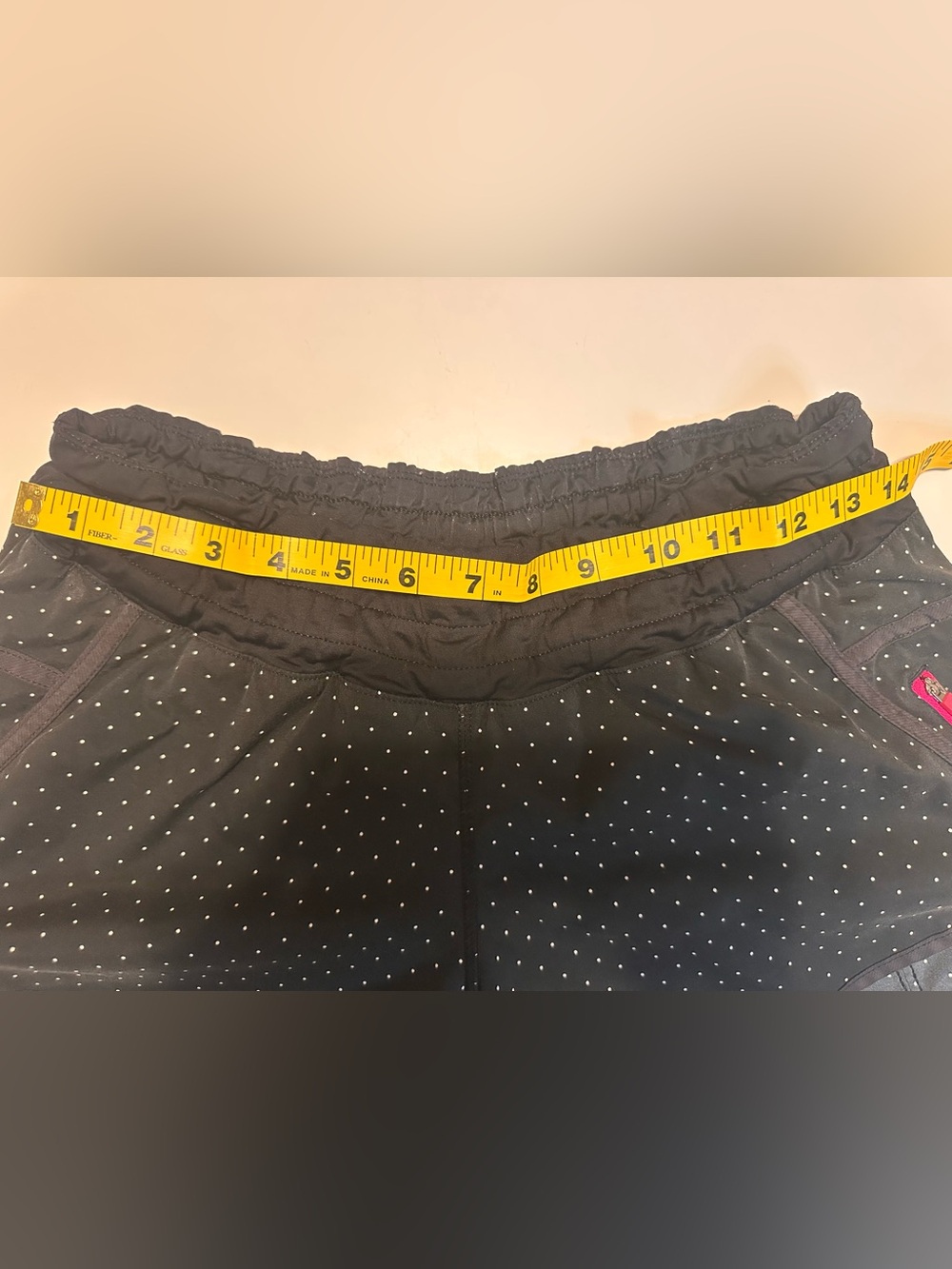 Retro Lululemon Tracker Short II 4” Sweet Spot Black Angel Wing Polka Dot Size 6 - Picture 7 of 9